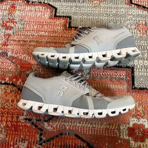 On Cloud 5 Swiss Engineering Running Shoes Sneakers Mens Sz 9 Glacier Gray